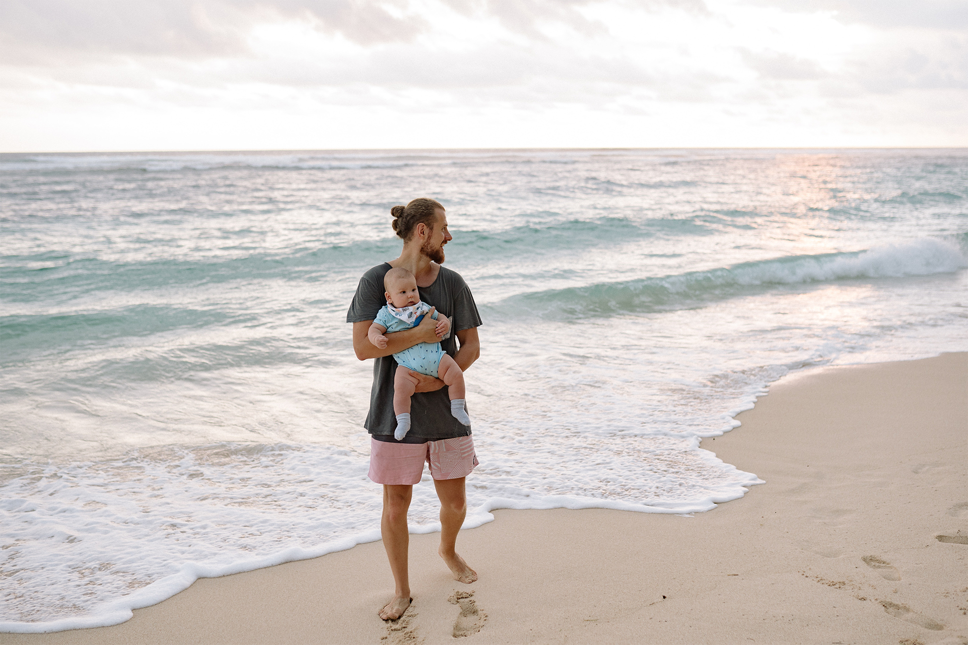 Dad&BabyonBeach-BabyBeachRentals-BabyGear-CribRentals-VacationEquipment-